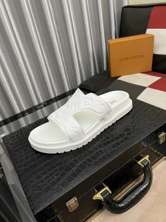Picture of Louis Vuitton Slippers _SKULVsz38-44hnh03341017